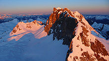 Rote Wand (2704 m) v pohoří Lechquellen ve Vorarlbergu, zimní záběr z helikoptéry, titulní obrázek Cinedoku Vorarlberg