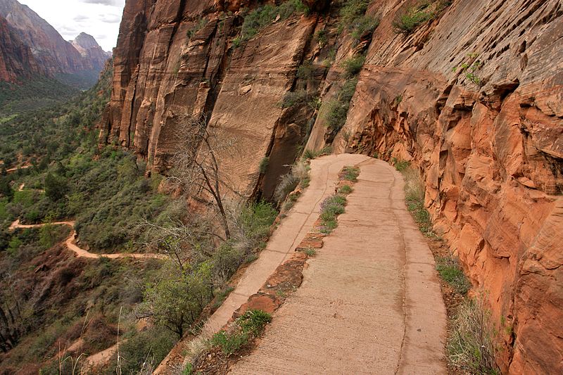 File:Climbing up to Angels Landing (Zion National Park) (3444013182).jpg