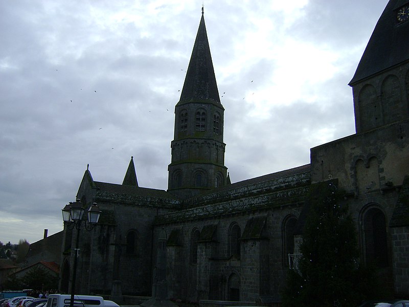 File:Collégiale du Dorat 2.jpg