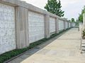 Колумбарій у вигляді стіни на Арлінгтонському національному цвинтарі (США)