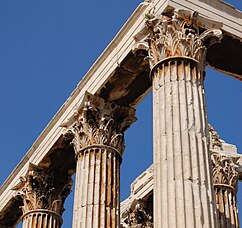 Detalle de los capiteles de las columnas corintias del Templo.