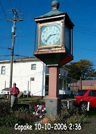 The Copake memorial clock CopakeClock2006.jpg