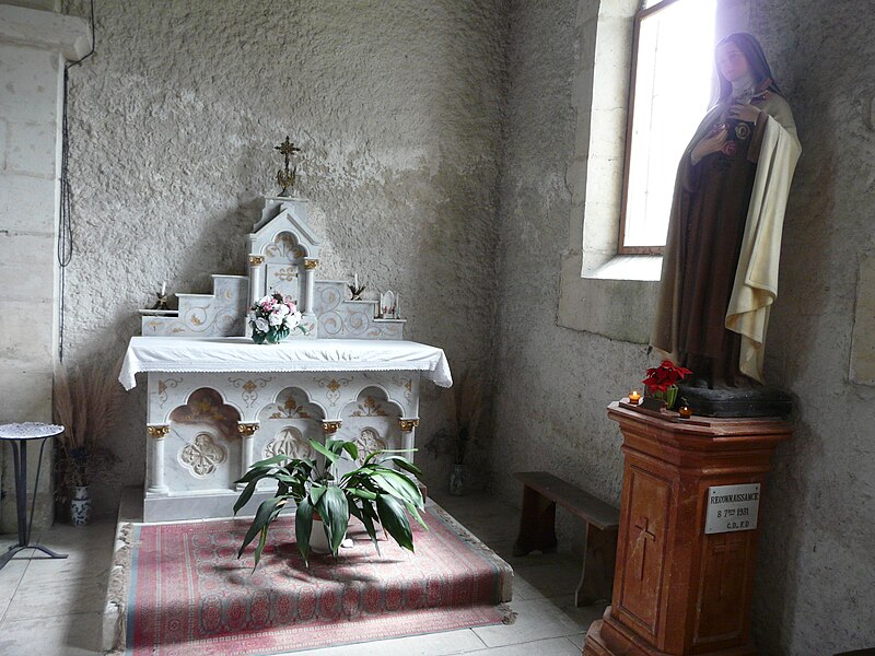 File:Coulounieix-Chamiers église Coulounieix transept sud autel.JPG