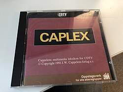 Omslaget ttil Caplex - Cappelens multimedialeksikon på CDROM for Commodore Amiga CDTV fra 1991.