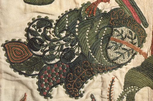 Crewel curtain c 1696 England leaf detail