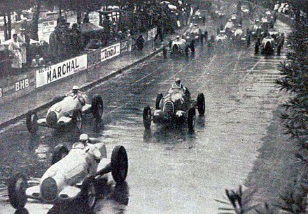 Caracciola devant Chiron et Nuvolari, au départ sous la pluie...