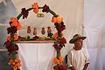 Pan de muerto in Oaxaca auf einem Altar am Tag der Toten