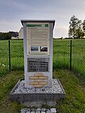 Миниатюра для Файл:Denkmal VEB Trikotagenausrüstungswerk Roter Färber (Hartmannsdorf).jpg
