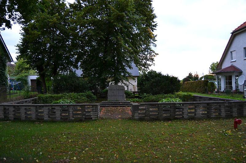 File:Denkmal für die NS-Opfer in Hartmannsdorf 4.JPG