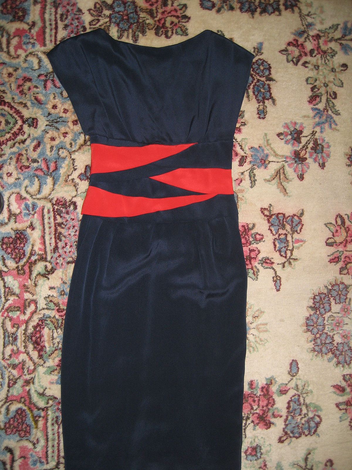 File:Christian Dior Dress.jpg - Wikipedia