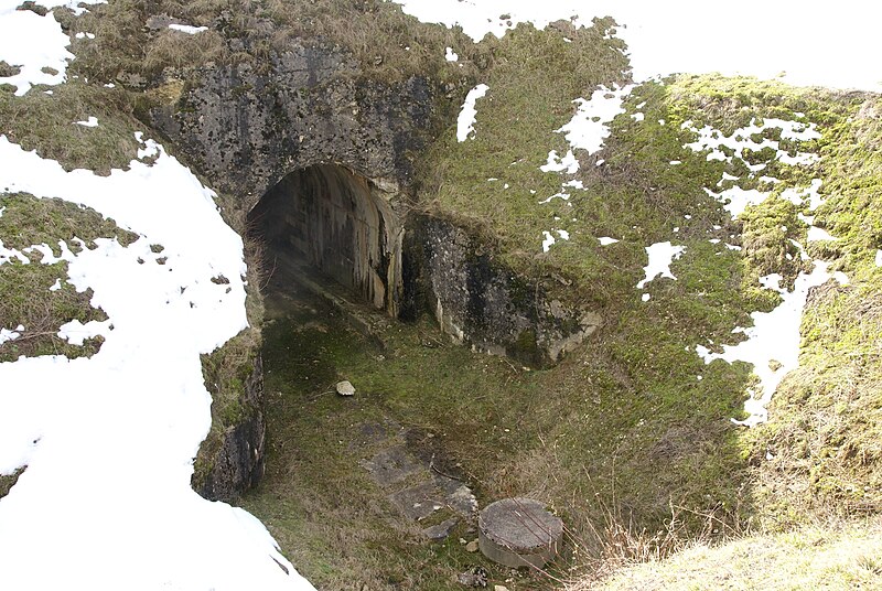 File:Douaumont entrée.JPG