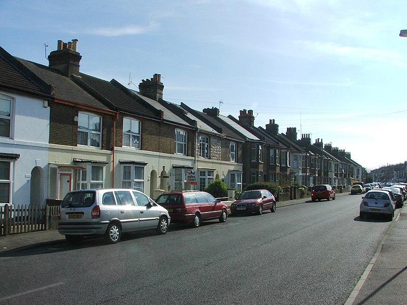 File:Downs Road, Walmer - geograph.org.uk - 4430208.jpg