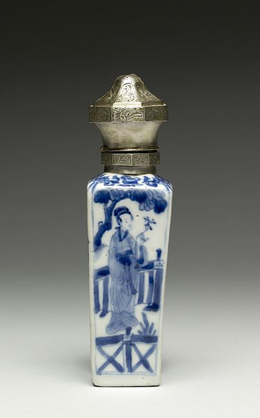 File:Dutch - Vase with Silver Lid - Walters 49986 - Side A.jpg