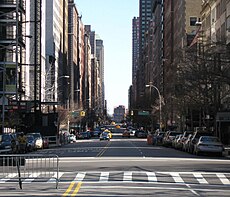 E72 from Fifth Av 2023 jeh.jpg