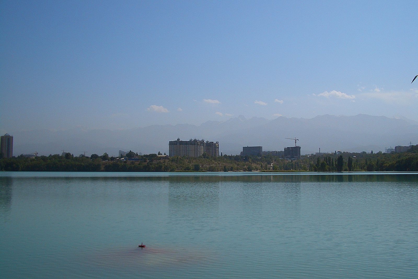 Озеро Сайран в Алматы