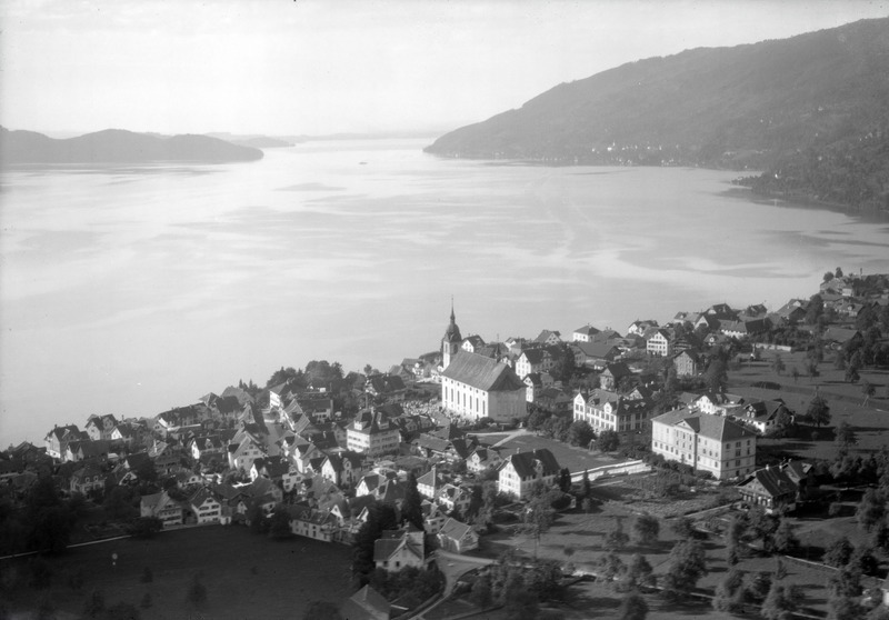 File:ETH-BIB-Arth mit Zugersee v. S. aus 200 m-Inlandflüge-LBS MH01-006539.tif