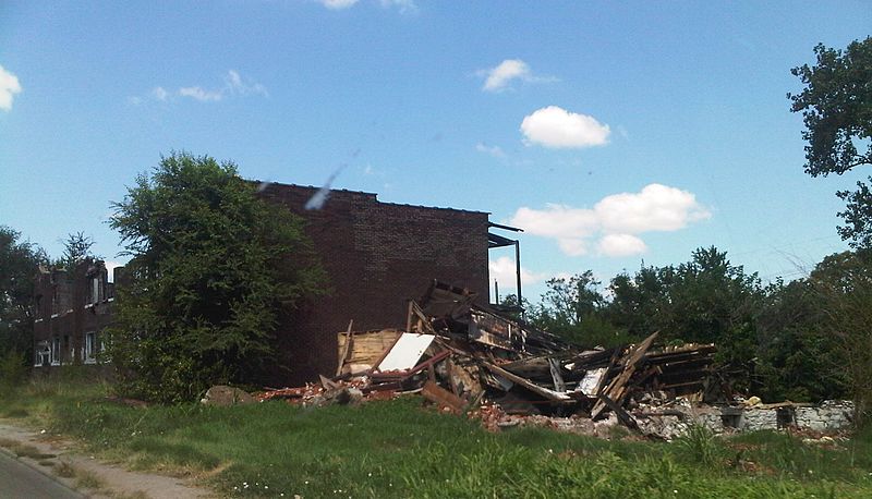 File:East St. Louis, IL - damaged apartment building.jpg