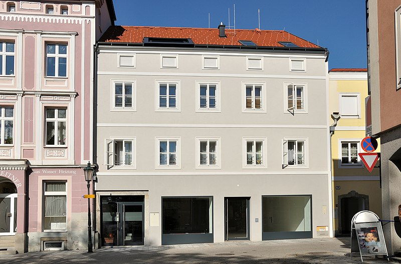 File:Enns Bürgerhaus Zum Goldenen Pflug Linzerstraße 28.JPG