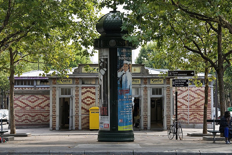 File:Entrée du Métro Saint Jacques à Paris.jpg