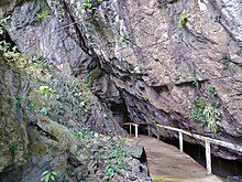 File:Entrance_of_Lagang_Cave_(15406308959).jpg