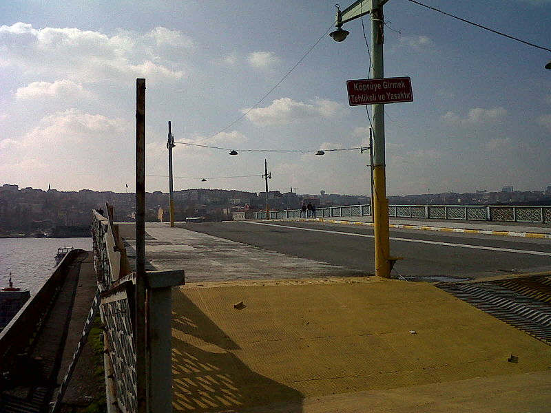 File:Eski Galata Köprüsü Şubat 2012.jpg