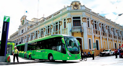 L1 Transmetro departing Tipografia Station. Estacion tipografia.png