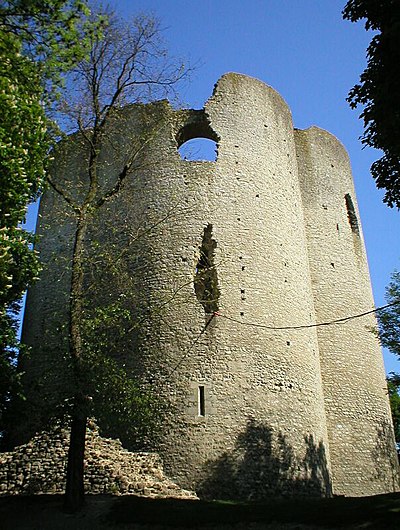 Ruínas da torre de Guinette em Étampes