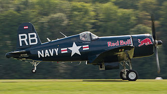 English: Eric Goujon/Red Bull Vought F4U-4 Corsair (reg. OE-EAS, cn 9149, built in 1945). Engine: Pratt & Whitney R2800 CB-3 (2100 hp). Deutsch: Eric Goujon/Red Bull Vought F4U-4 Corsair (Reg. OE-EAS, cn 9149, Baujahr 1945). Antrieb: Pratt & Whitney R2800 CB-3 (2100 PS).