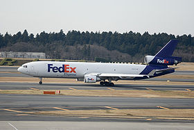 2008 yılında Narita Havalimanı'nda bir FedEx MD-11