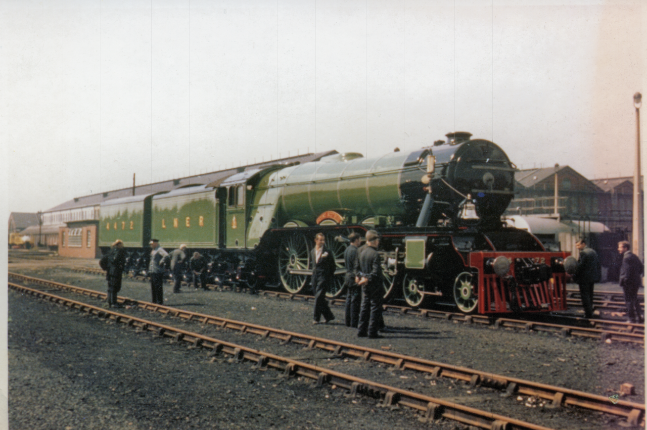 [Image: 1280px-Flying_Scotsman_ready_for_US_tour_c1969.png]