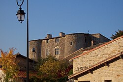 France - Deux-Sèvres - Exoudun - Maison fortifiée.jpg