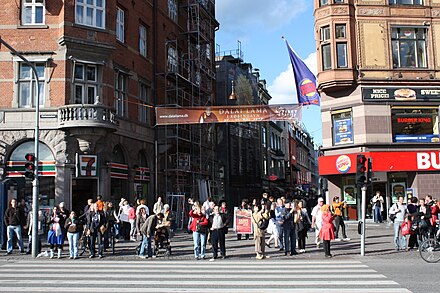 Get yourself in the Rådhuspladsen/Frederiksberggade area for a combination of cheap and open till late