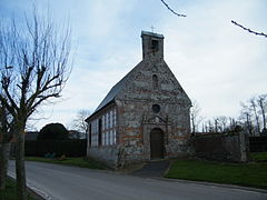 Capelle du Saint-Esprit, à clocher-mur, du hameau de Frireulles.