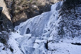 氷瀑となった袋田の滝（1月）
