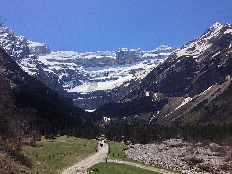 File:Gavarnie-Cirque-Snow.jpg