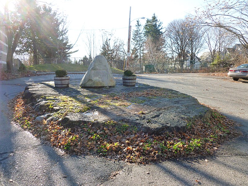 File:Glacial Oval monument; Lowell, MA; 2011-12-08.JPG