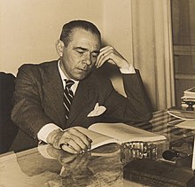 Guilherme de Almeida on his office in 1930s.jpg