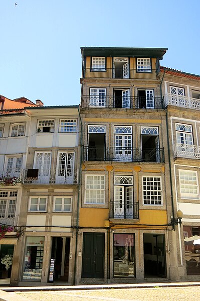 File:Guimaraes (14654117171).jpg