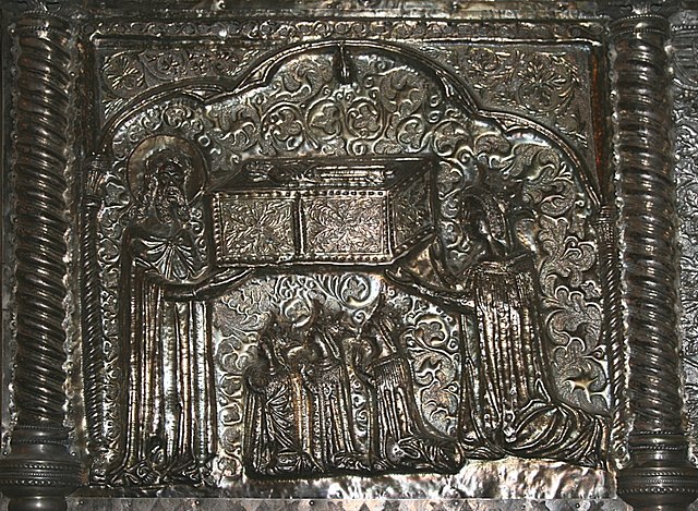Queen Elizabeth presenting a chest to Saint Simeon, with her daughters praying