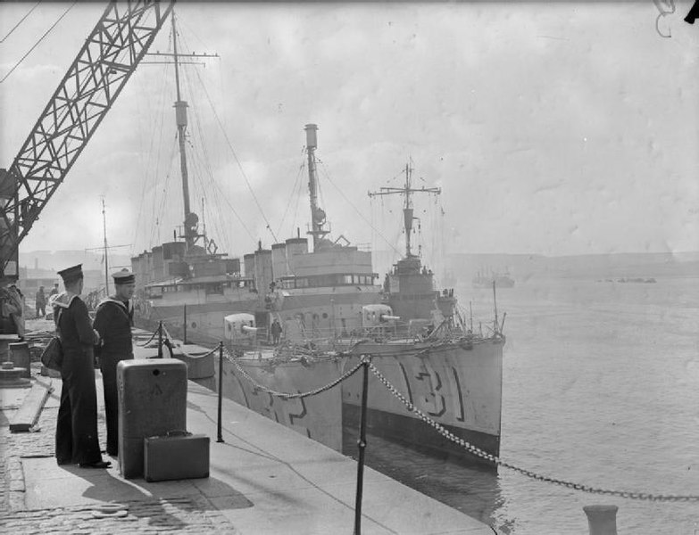 File:HMS Campbeltown and Castleton.jpg