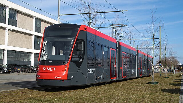 Tram in The Hague in R-net livery