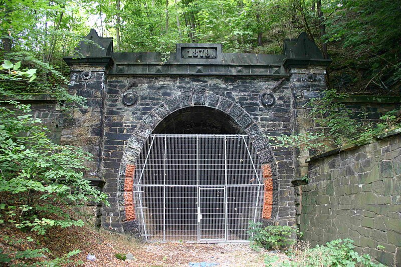 File:Hainbergtunnel Greiz.JPG