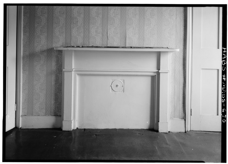 File:Historic American Buildings Survey Cervin Robinson, Photographer October 1959 FIREPLACE IN SOUTH ROOM ON FOURTH FLOOR - 47 McLean Street (House), Boston, Suffolk County, MA HABS MASS,13-BOST,64-7.tif