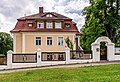 Villa with enclosure and villa garden, garden house and fountain with sculpture