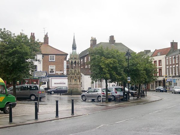 Horncastle Market Place with Stanhope Memorial