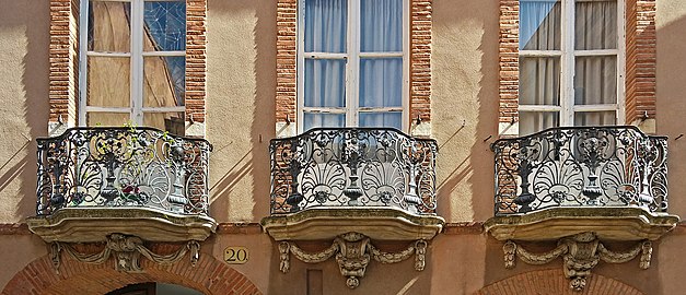 Détail des balcons de l'hôtel Davasse.