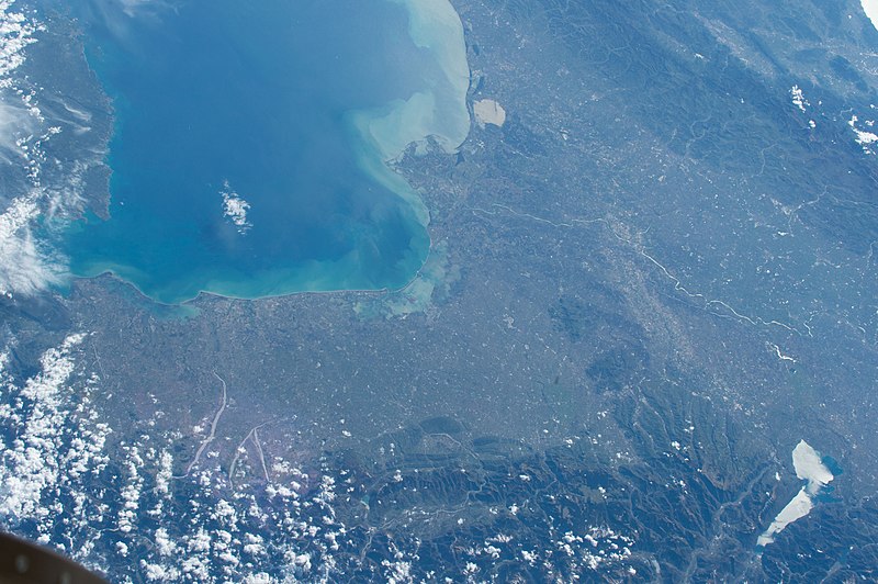 File:ISS053-E-127450 - View of Italy.jpg