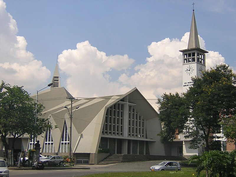 File:Iglesia Santa Gema-Medellin.JPG