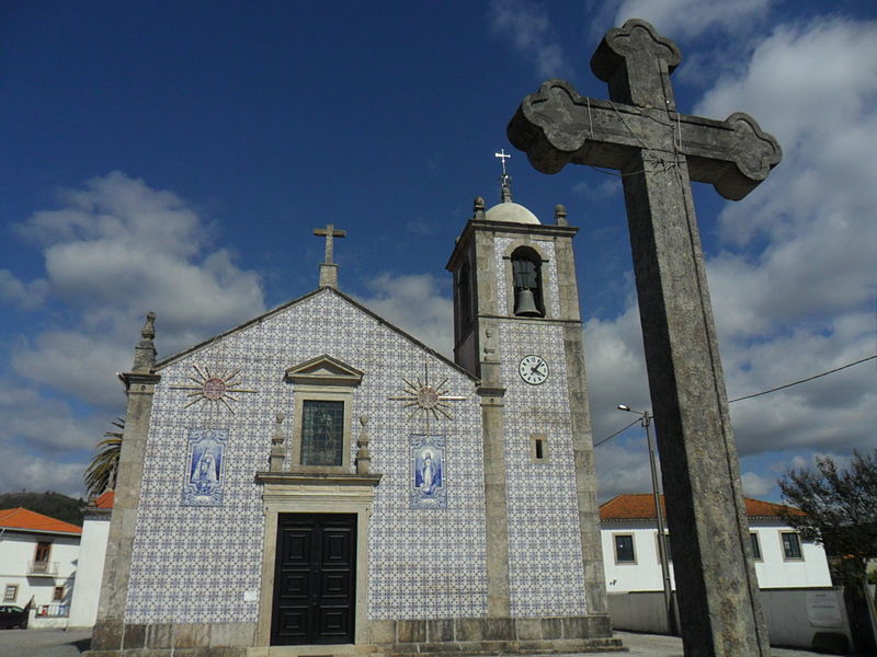 File:Igreja de Macieira de Cambra.jpg