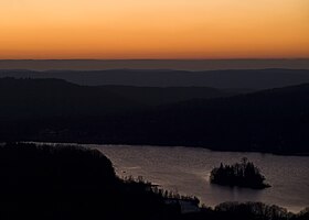 Lac d'Ilay makalesinin açıklayıcı görüntüsü